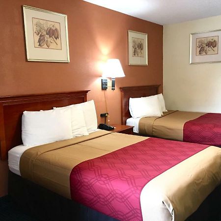 Red Carpet Inn Norwalk Zewnętrze zdjęcie