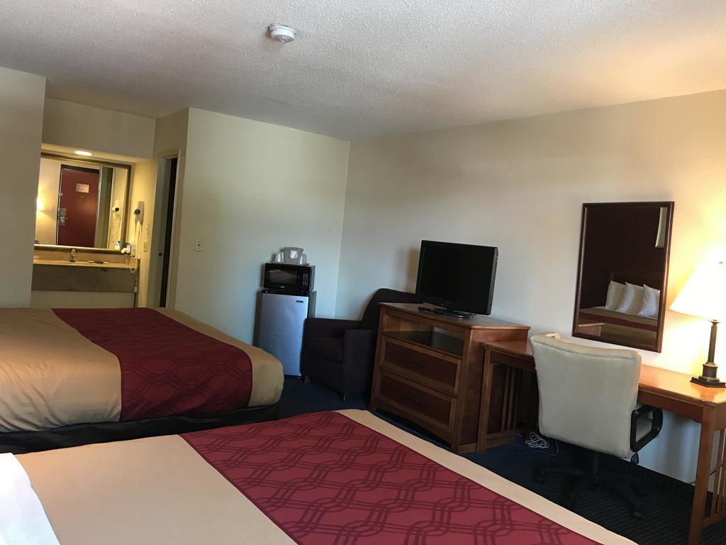 Red Carpet Inn Norwalk Zewnętrze zdjęcie